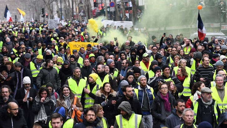O nouă zi de haos în Franța! Continuă protestele față de reforma sistemului de pensii